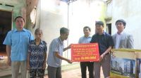 Hội doanh nhân Phú Thọ và Câu lạc bộ hội Báo chí Phú Thọ tại Hà Nội thăm hỏi, động viên gia đình nạn nhân ở Thị trấn Thanh Sơn bị chết cháy tại Hà Nội