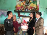 Công ty TNHH Xây dựng và Thương mại Thanh Tâm (Thanh Sơn) tặng quà Tết mẹ VNAH